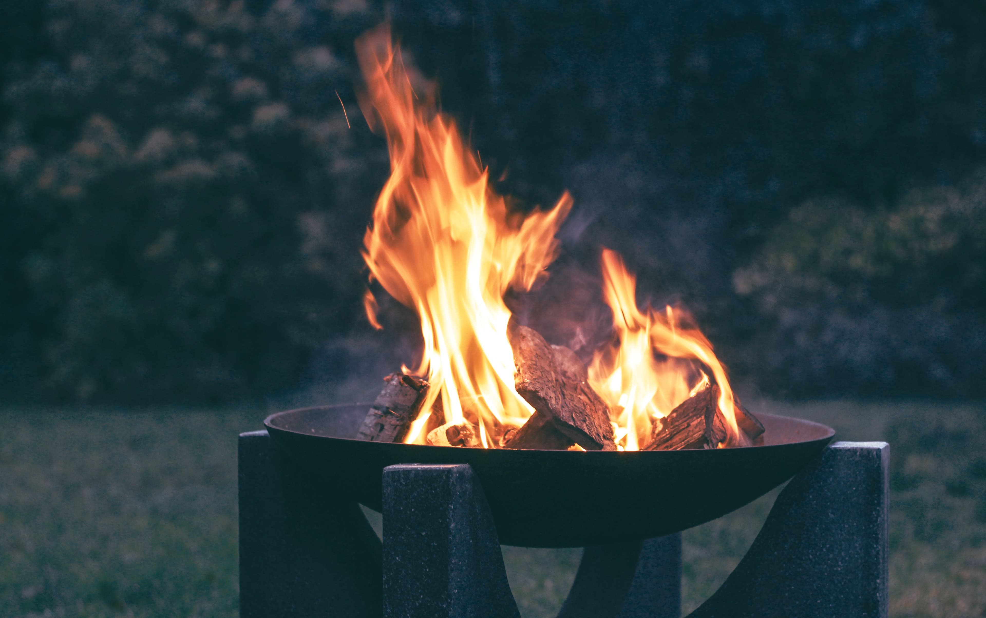 Stone Firepit & Night Lounge